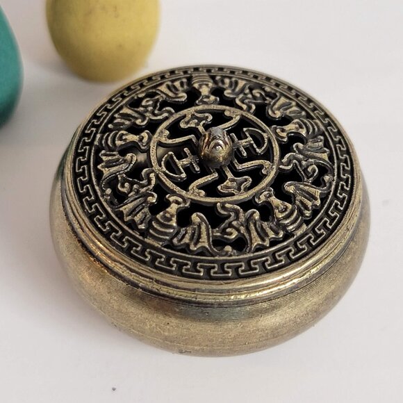 Mini Metal Incense Burner w Lid Ornament 2 Cone Incense Included - Picture 2 of 6